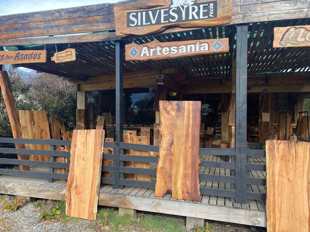 SILVESTRE PUCON. Tablas para asado, mobiliario y regalos corporativos en madera nativa