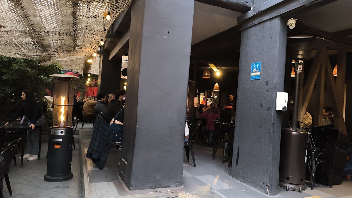 Barbones Bar